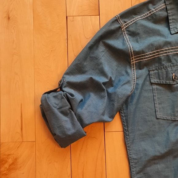 ⚡️$16 or 2/$20. Long or short sleeve men's shirt - small - Picture 3 of 6